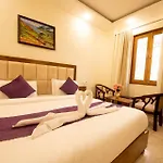 Hotel Plaza Saphire At New Delhi Railway Station
